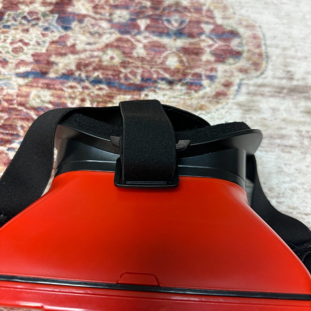 New Balance Virtual Reality Headset In Great Condition!! - Picture 2 of 5